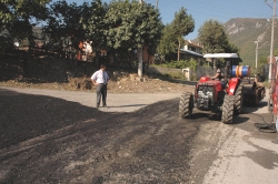 DOKURCUN'DA ASFALTLAMA DEVAM EDİYOR