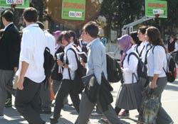 LİSEDE TÜRBAN TARTIŞMASI