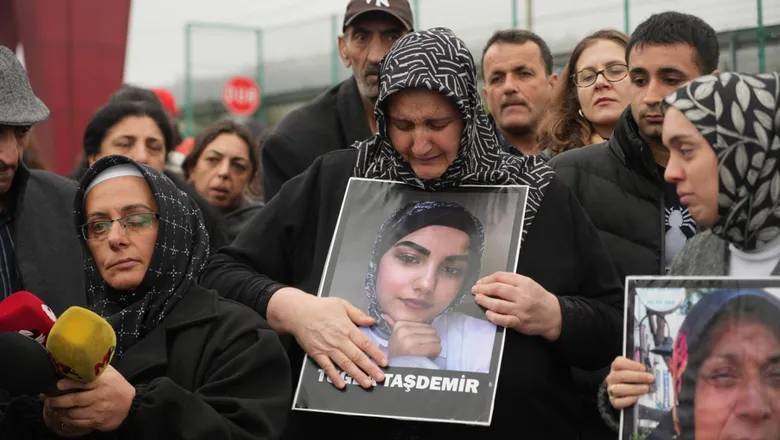 7 kişinin öldüğü yangının davasında aileler gözyaşlarına boğuldu