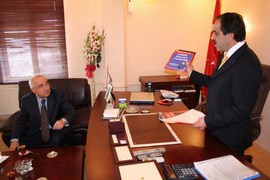 BAKAN ÇİÇEK AKYAZI'DA