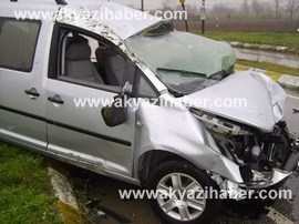 BATAKKÖY KAVŞAĞINDA KAZA 5 YARALI