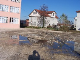 ÖĞRETMEN LİSESİ ÇAMURDAN KURTULUYOR