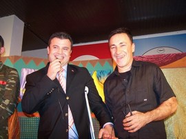 SAKATLAR DERNEĞİNDEN TİYATRO ETKİNLİĞİ