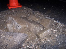 YOL ORTASINDA DEV ÇUKUR