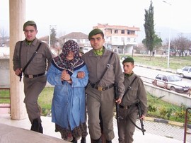 KARAÇALILIK'TA GÜPEGÜNDÜZ HIRSIZLIK