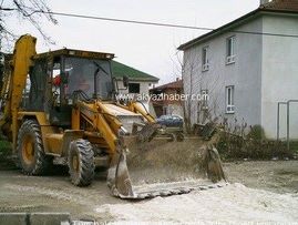 ÖĞRETMEN LİSESİ ÇAMURDAN KURTULYOR