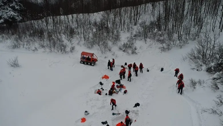 AFAD ekiplerinden çığda arama kurtarma tatbikatı