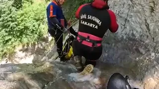 AFAD ekiplerinden şelalede zorlu eğitim