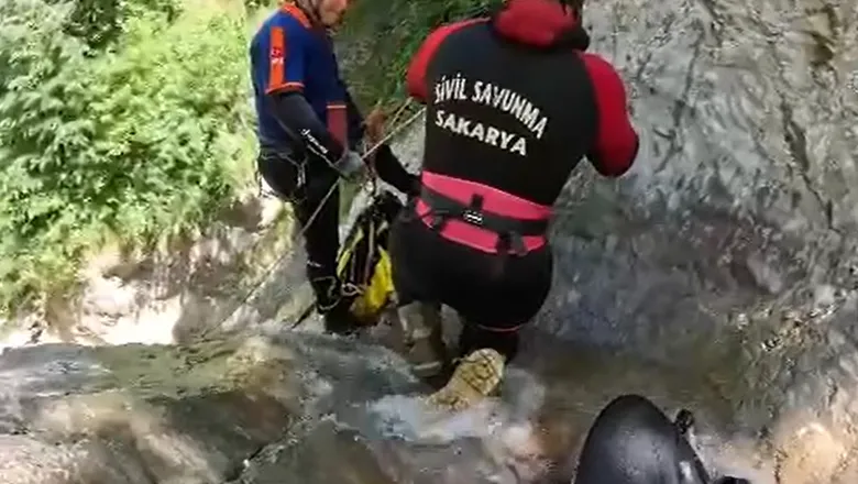 AFAD ekiplerinden şelalede zorlu eğitim
