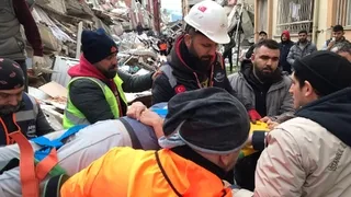 AFAD Gönüllüleri enkazdan kurtardıkları EDA'ya verdikleri sözü tuttu