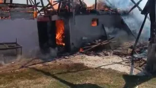 Ahır ve samanlık kül oldu