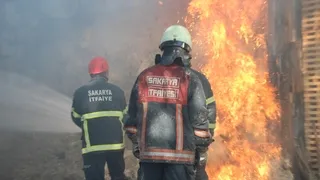 Ahşap sap İmalathanesinde Yangın Paniği!
