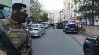 Aile katliamı: Anne ve ağabeyini öldürdü