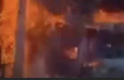 Akrabaların kavgasında bir ev ateşe verildi