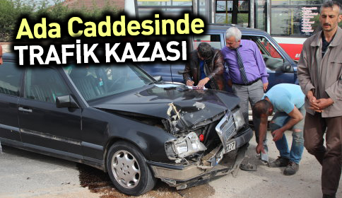 Akyazı Ada Caddesinde Trafik Kazası