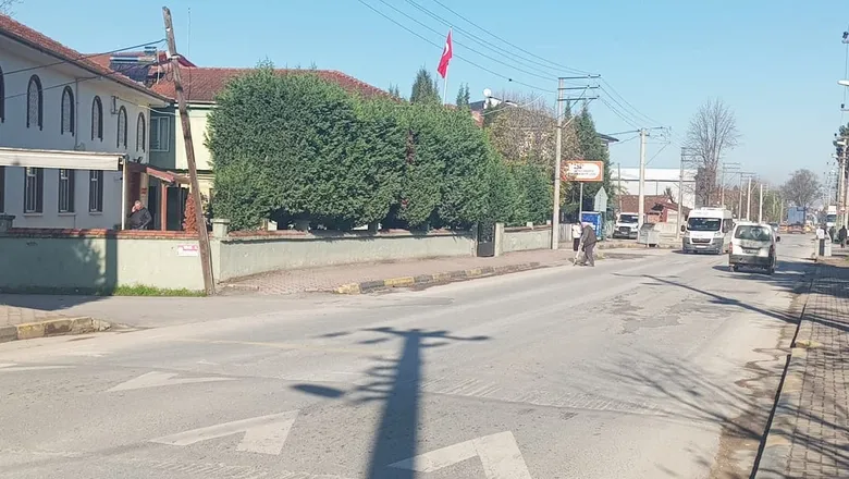 Akyazı Anadolu İmam Hatip Lisesi önünde kasis tepkisi