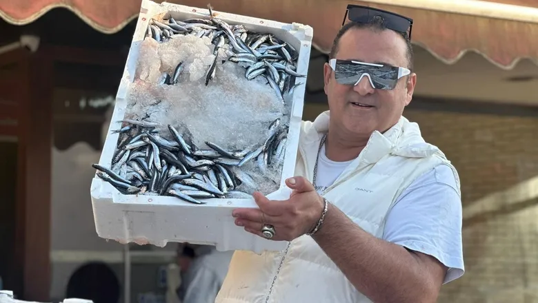 Akyazı Balıkçı Hüseyin’den 25. Yıla Özel ŞOK Hamsi Kampanyası!