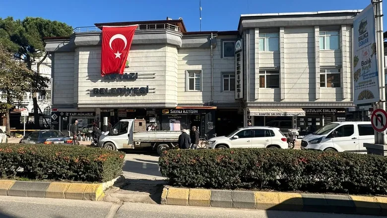 Akyazı Belediyesi hizmet binasındaki 2 dükkanı satacak
