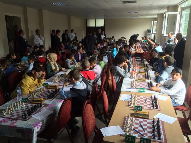  Akyazı Belediyesi Spor Şenlikleri Satranç Turnuvası Başladı