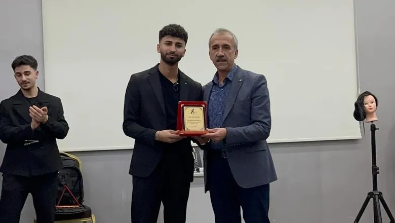 Akyazı Berberler Odası'ndan saç kesim teknikleri eğitimi