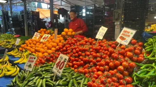 Akyazı Çarşamba Pazarı’nda domates zirvede