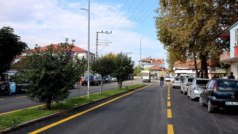 Akyazı'da 3 mahallenin yolu yepyeni bir yüze kavuştu