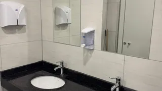 Akyazı'da acil servis lavaboları yenilendi