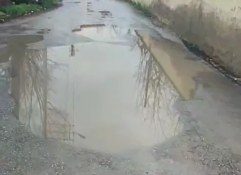 Akyazı'da çamur ve su içindeki sokaklar çözüm bekliyor