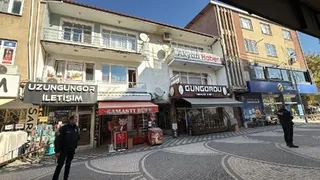 Akyazı'da duvarlarından sesler gelen bina boşaltıldı