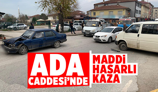 Akyazı'da maddi hasarlı trafik kazası