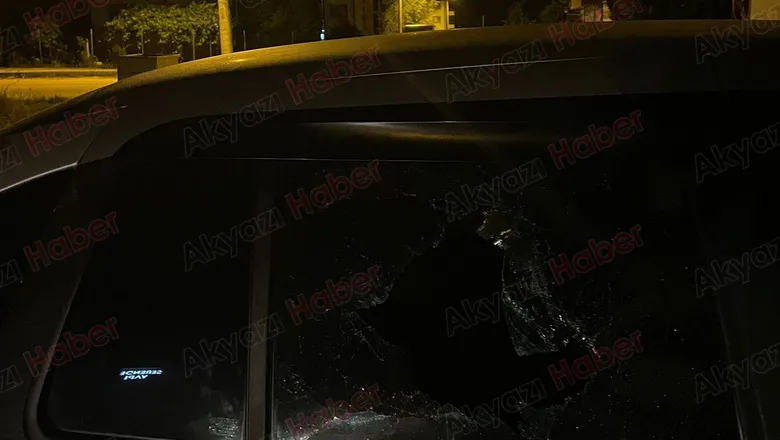 Akyazı'da park halindeki otomobile saldırı