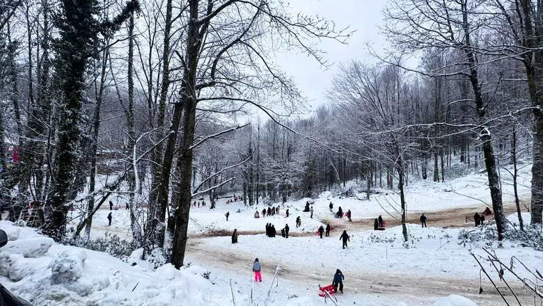 Akyazı'da tatilde kar eğlencesi