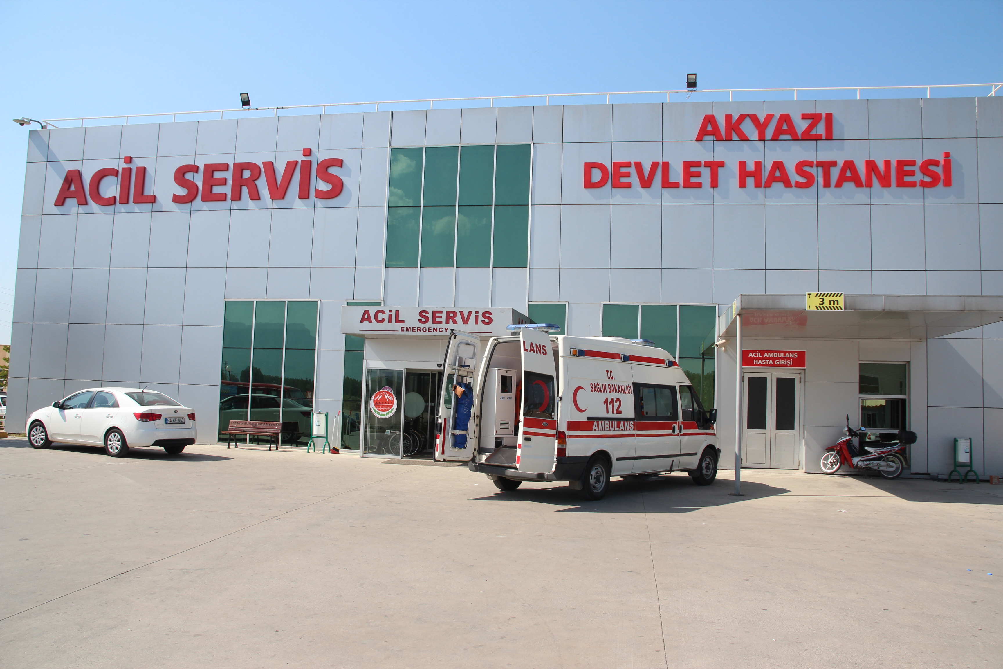 Akyazı'da üç ayrı kazada 3 kişi yaralandı