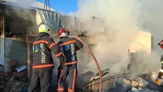 Akyazı'da yangın; Patlama sesi paniğe neden oldu