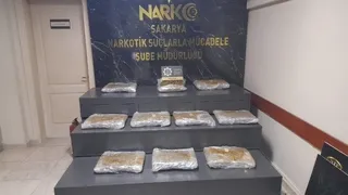 Akyazı'da zehir tacirlerine operasyon