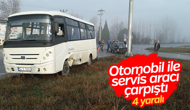 Akyazı Gişeleri Kavşağında Kaza 4 Yaralı