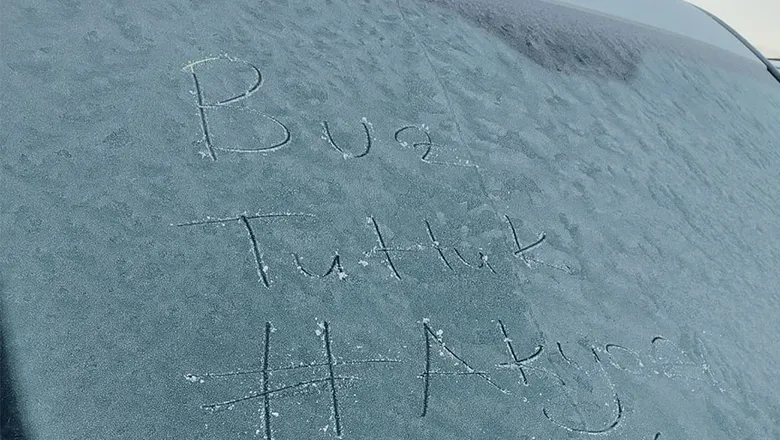 Akyazı güne böyle uyandı; Buz kesti