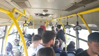 Akyazı halk otobüsünde fazla yolcu tepkisi