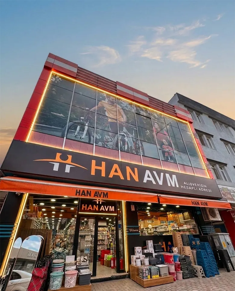 Akyazı Han Avm'de yılın en büyük indirimi yarın başlıyor. Etiketin yarısı! Yetişen alır!