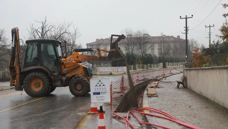 Akyazı ilçe merkezinde Elektrik Kesintileri bıktırdı