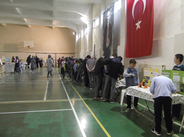 Akyazı İmam Hatip Ortaokulu TÜBİTAK Bilim Fuarının İkincisini Düzenledi