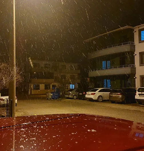 Akyazı merkezde kar yağışı başladı