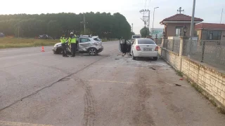Akyazı Ormanköy yolunda feci kaza: 2 yaralı