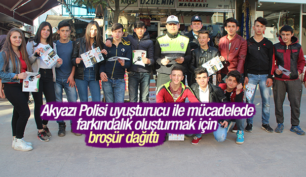 Akyazı Polisi Uyuşturucu Kullanımına Dikkat Çekmek İçin Broşür Dağıttı