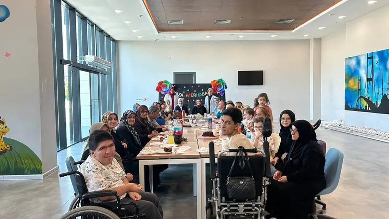 Akyazı SGM’de özel gereksinimli bireylerin karne sevinci