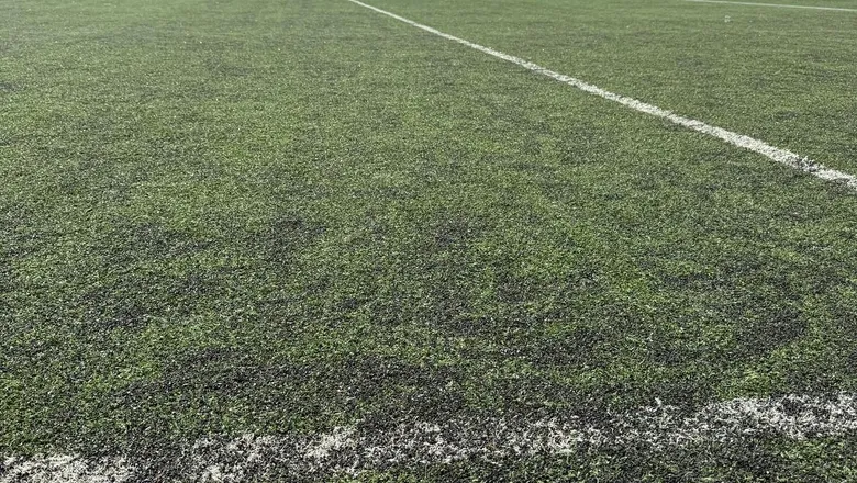 Akyazı Stadyumu'nda zemin mayın tarlasına döndü