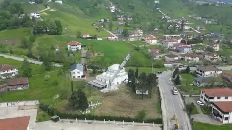 Akyazı Yeşil Camii’nin minaresi yenileniyor