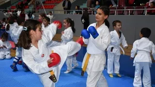 Akyazı’da Amatör Spor Haftası Coşkusu! Sporun Birleştirici Gücü Salona Sığmadı