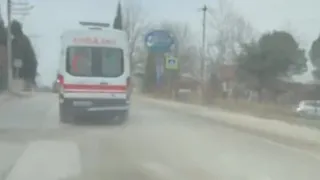Akyazı’da ambulans bozuk yol nedeniyle dolaştı