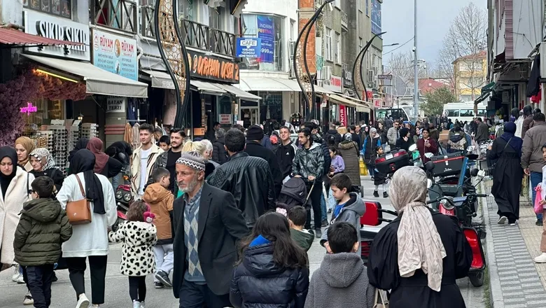 Akyazı’da bayram yoğunluğu artıyor